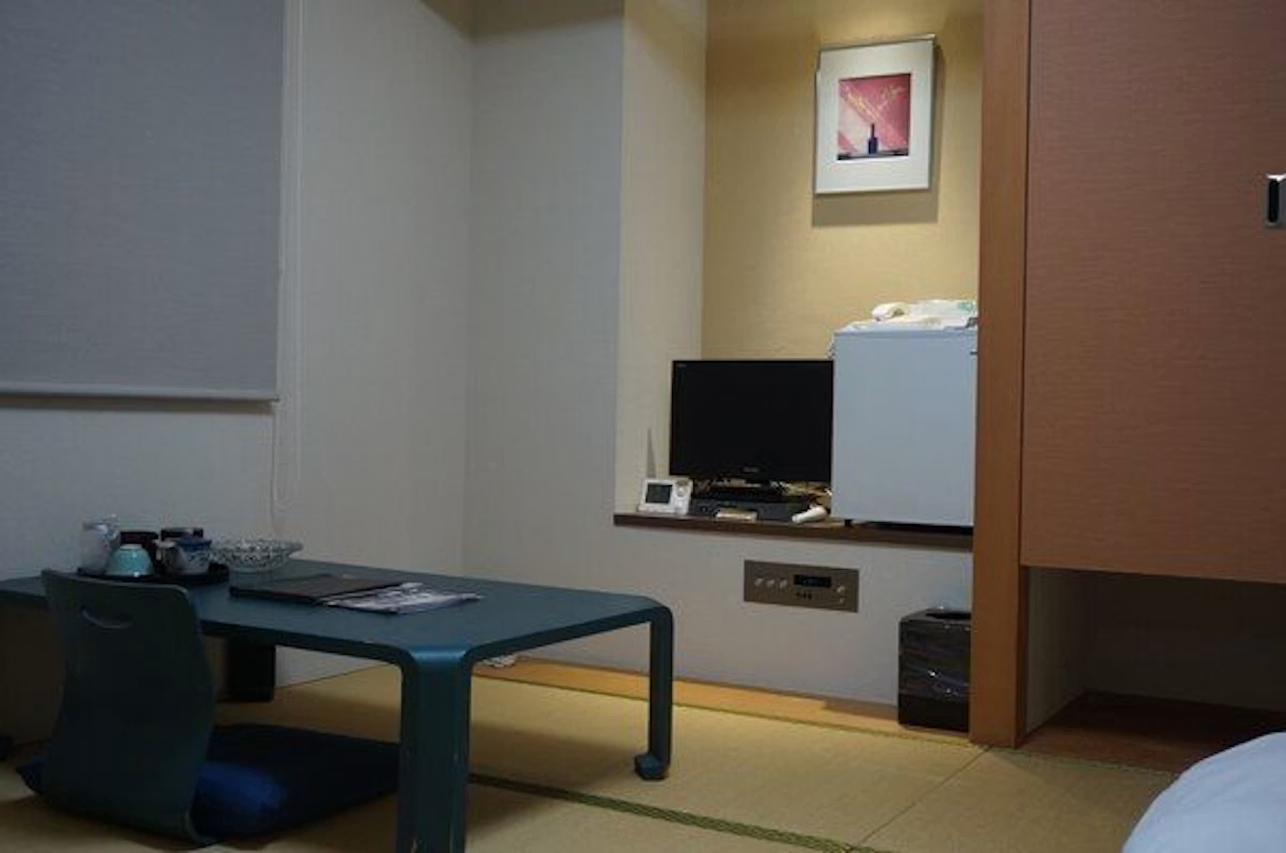Hotel Crown Hills Arakawaoki 38/40