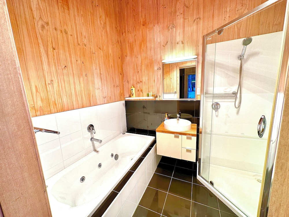 GRAMPIANS CHALETS 50/50