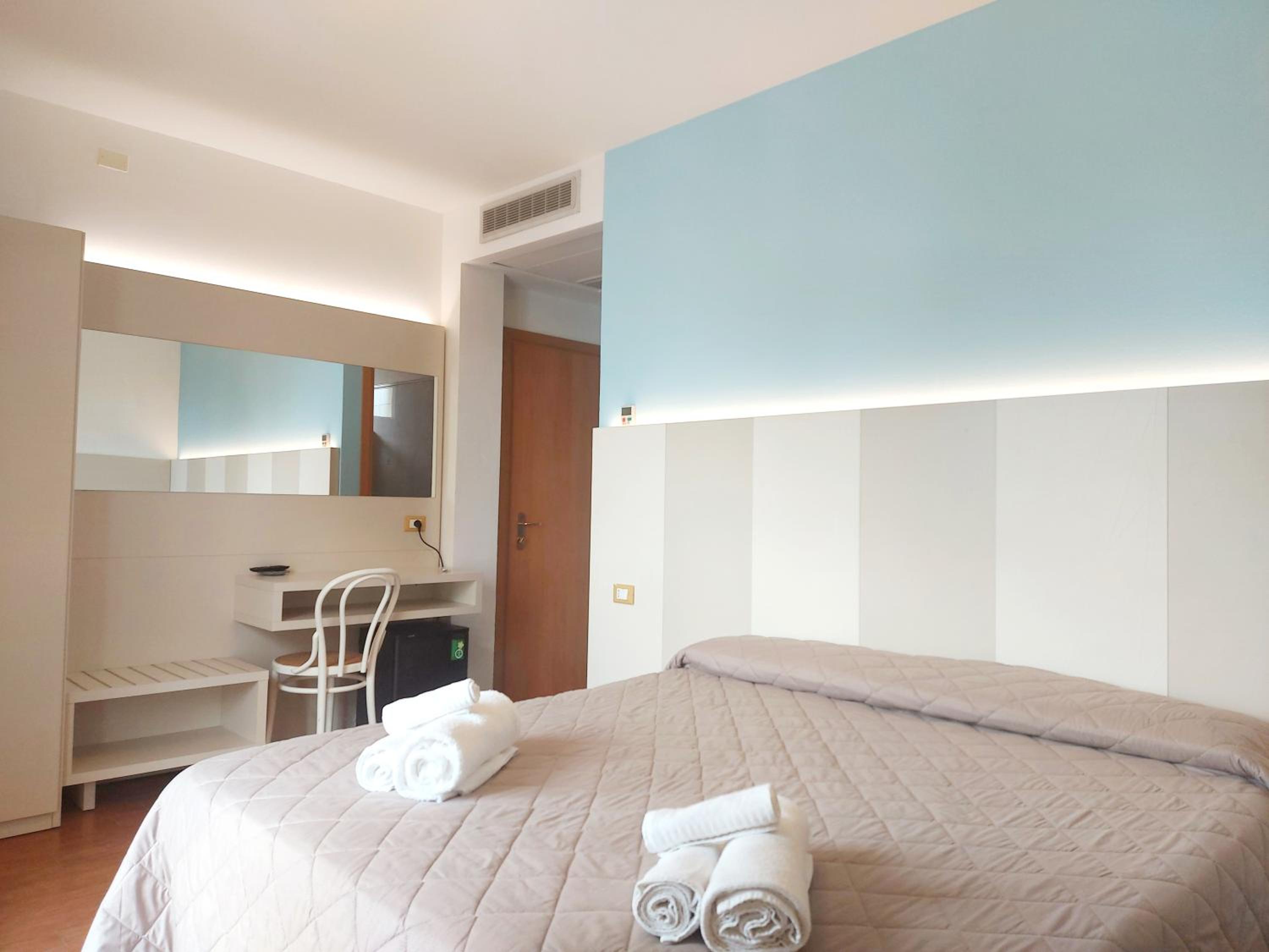 Monica Hotel 13/49