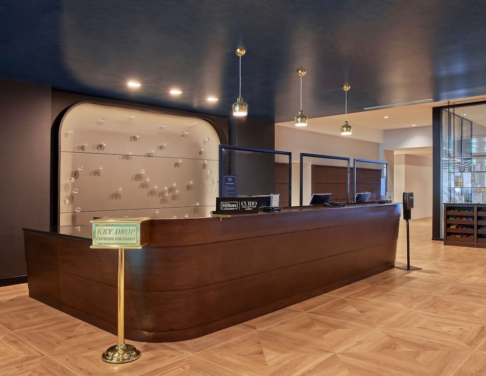 Sable at Navy Pier Chicago, Curio Collection by Hilton 8/59