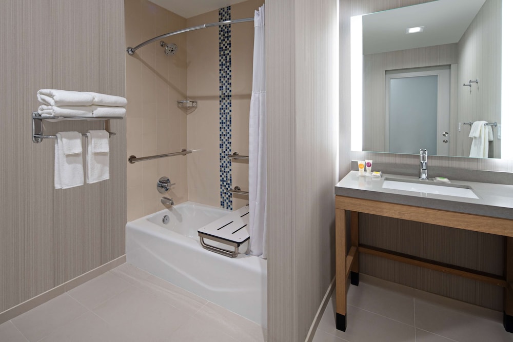 Hyatt Place Bakersfield 43/46