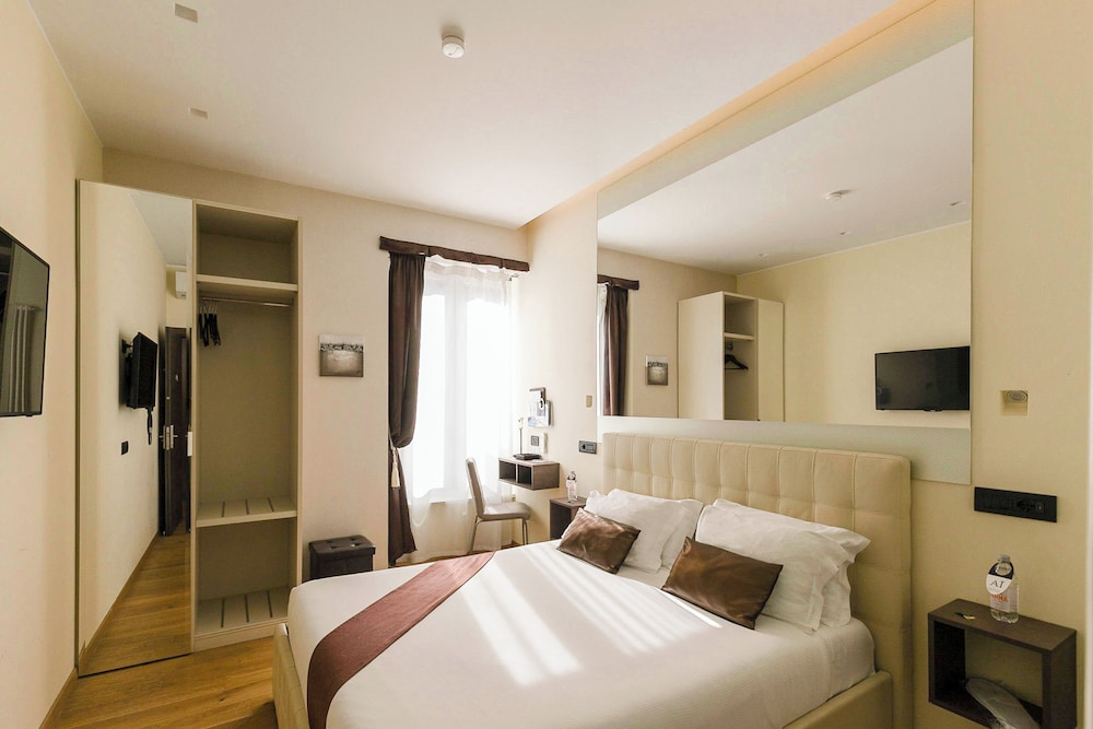 Aiello Rooms - San Babila 34/61