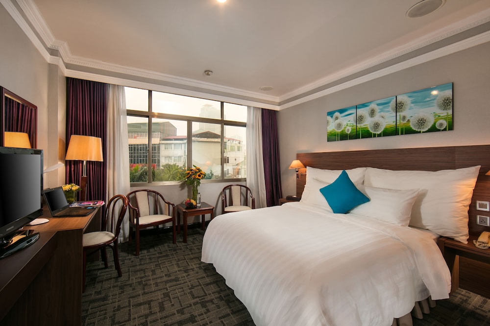 Lake Side Hotel 13/63