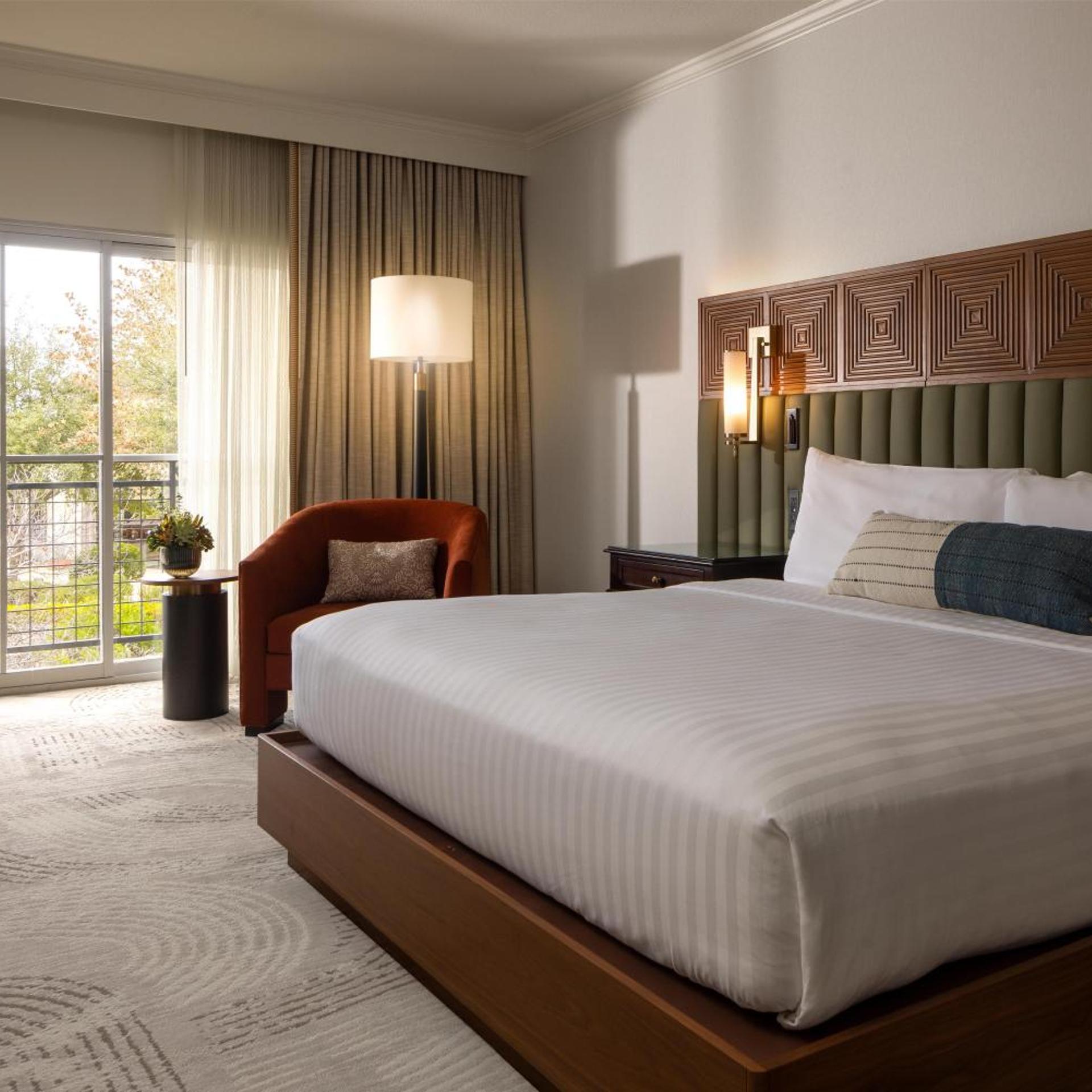 1 Bedroom, Suite, King Bed, Patio