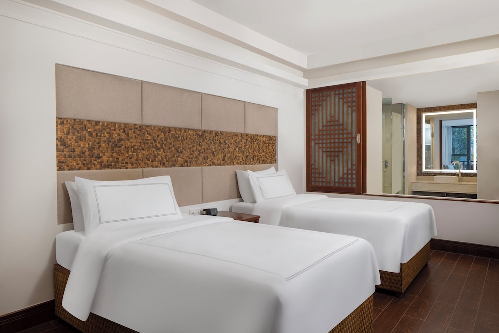 SIGNATURE, SWISS, TWIN BEDS, WITH POOL