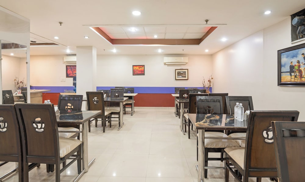 Hotel Paras International 46/49