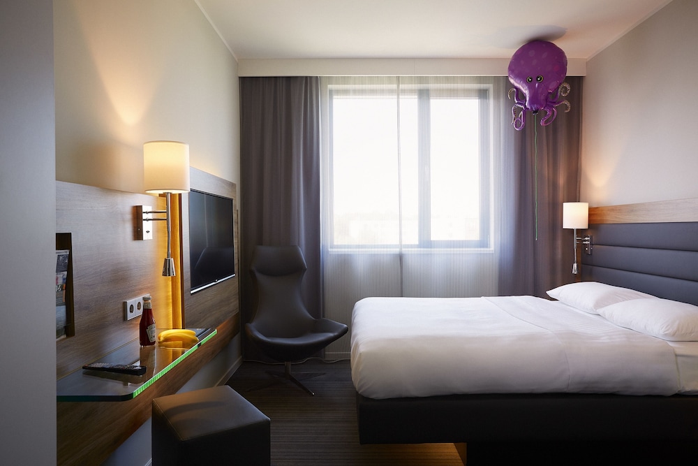 غرفة بسرير كوين، Moxy Milan Linate Airport 4/6