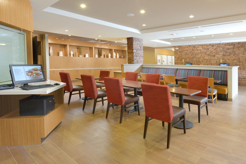 TOWNEPLACE SUITES DENVER SOUTH/LONE TREE 25/28