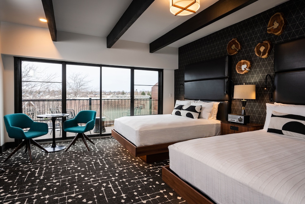 Hotel Earl of Charlevoix 12/50
