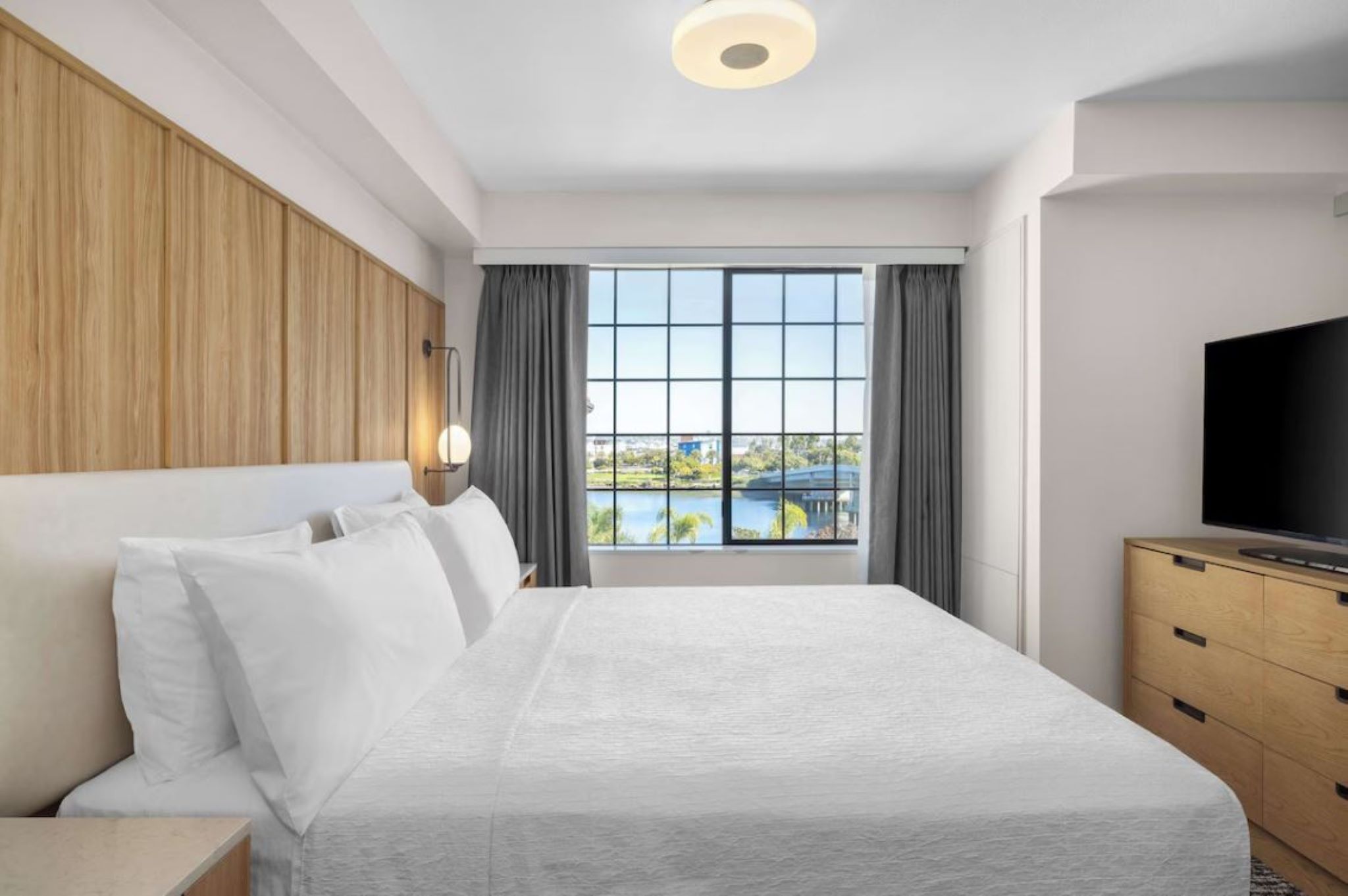 STUDIO, SUITE, KING BED, BAY VIEW