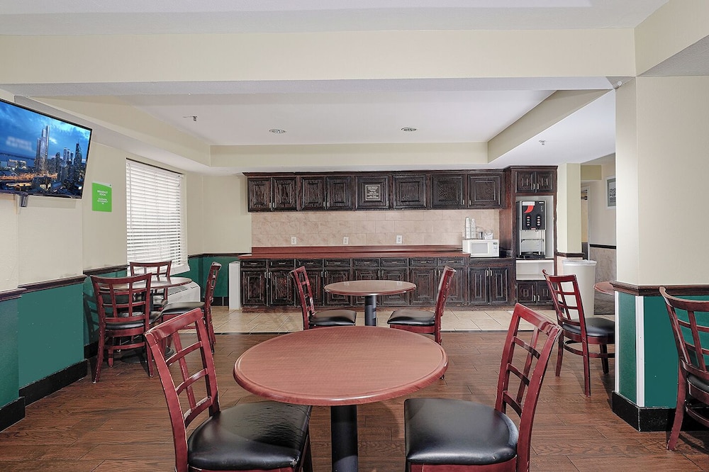 GreenTree Inn Houston IAH Airport 32/48