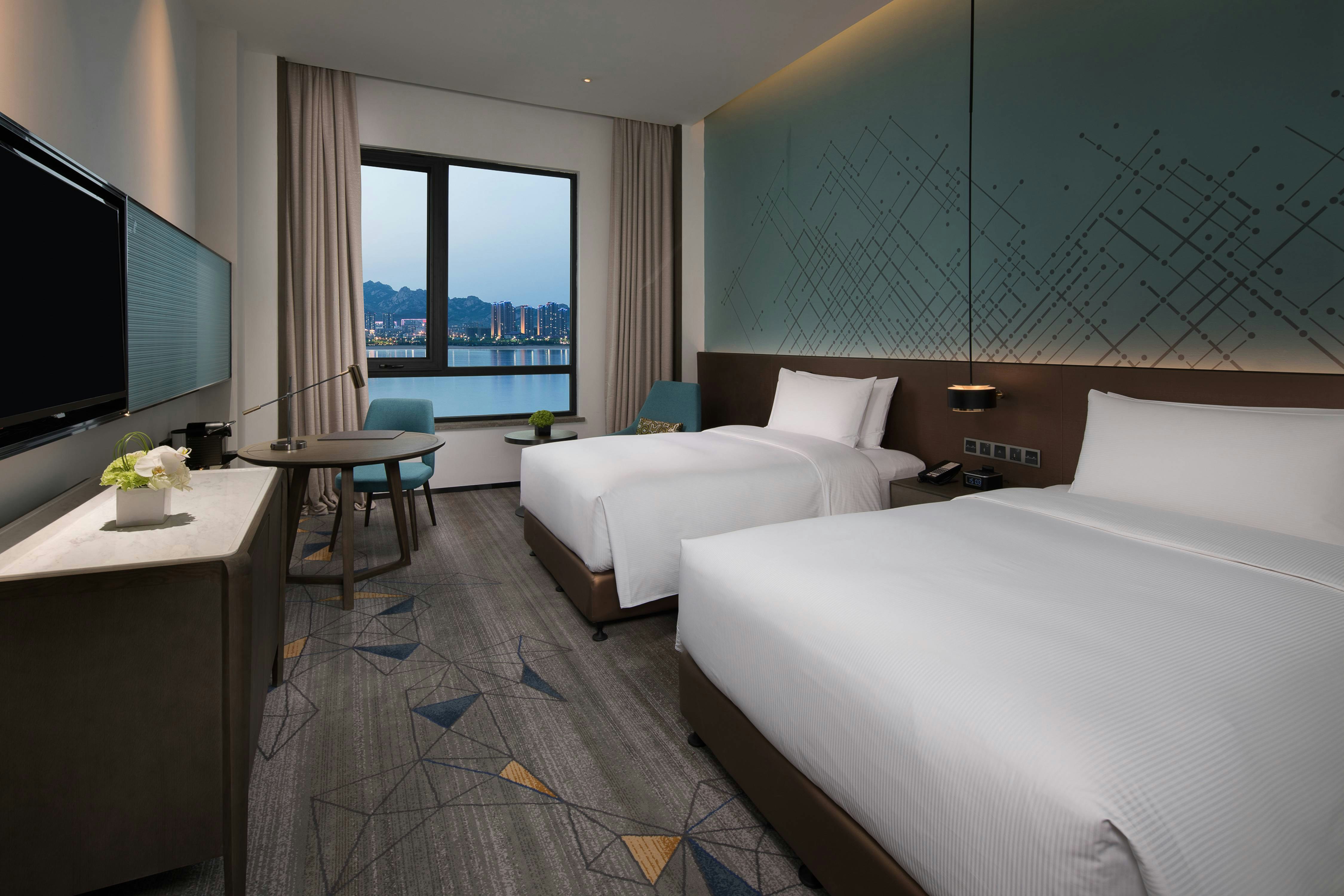 DELUXE, TWIN BEDS, SEA VIEW