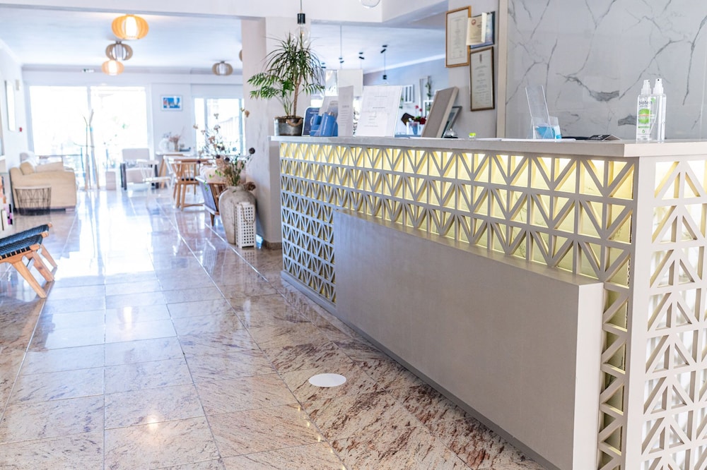 GRAND NEFELI HOTEL 9/50