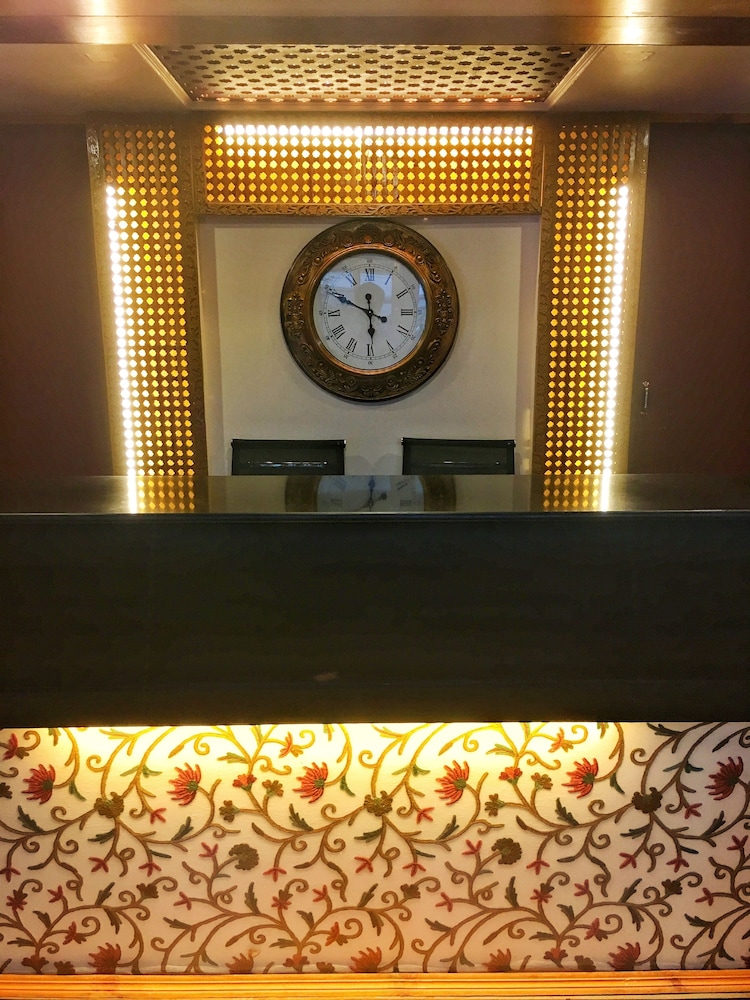 Walisons Hotel 4/41