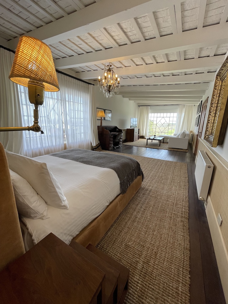 Suite, King Bed, Vineyard View