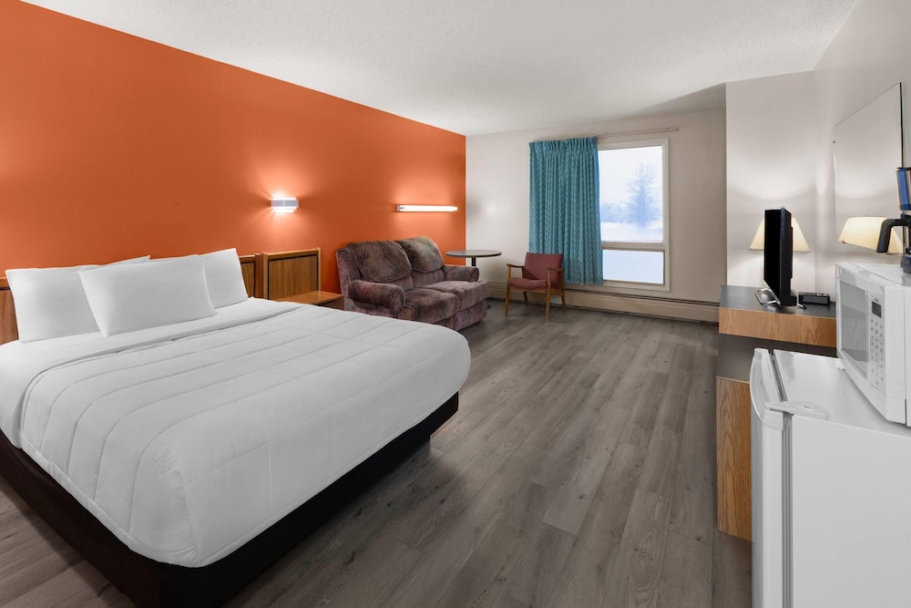 Howard Johnson by Wyndham Edson 23/57