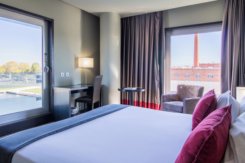 Premium, Queen Bed, Ria View