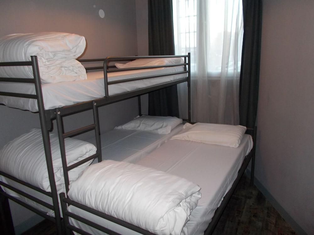غرفة ثلاثية بثلاثة أسرّة بحمام خاص، Urban City Centre Hostel 3/6