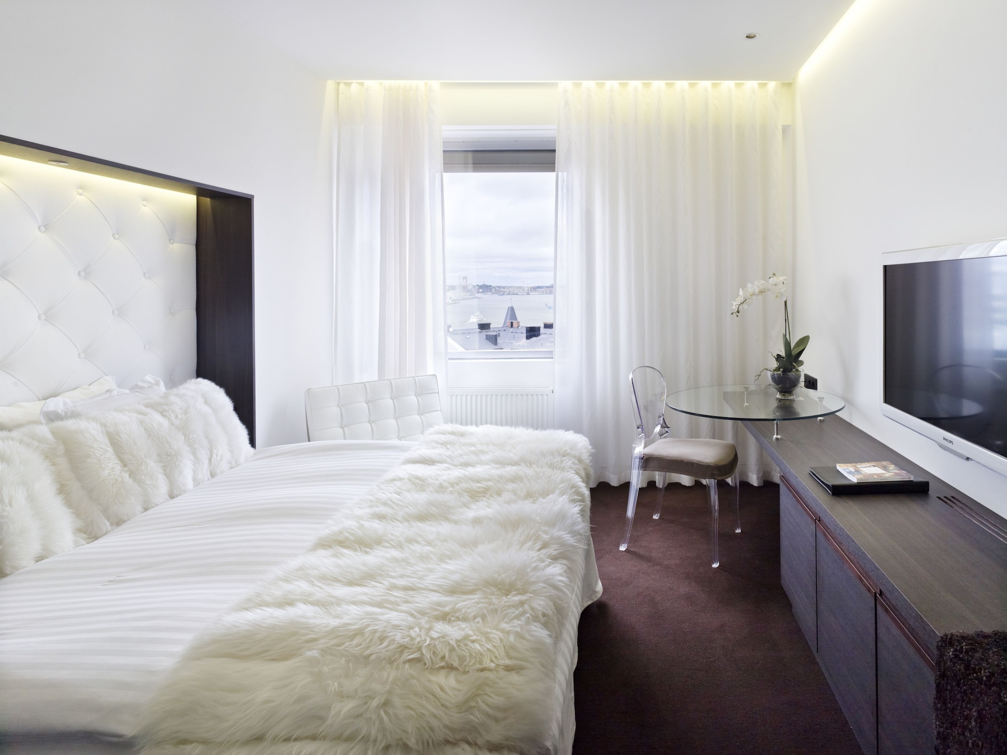 PREMIUM, QUEEN BED