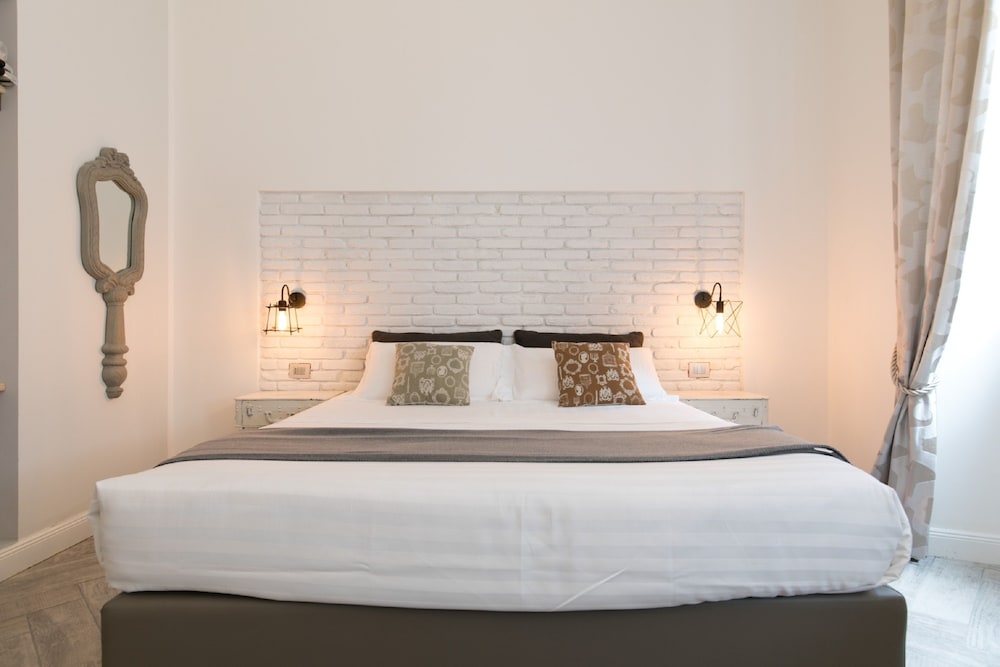 Trevi Contemporary Suite 5/42