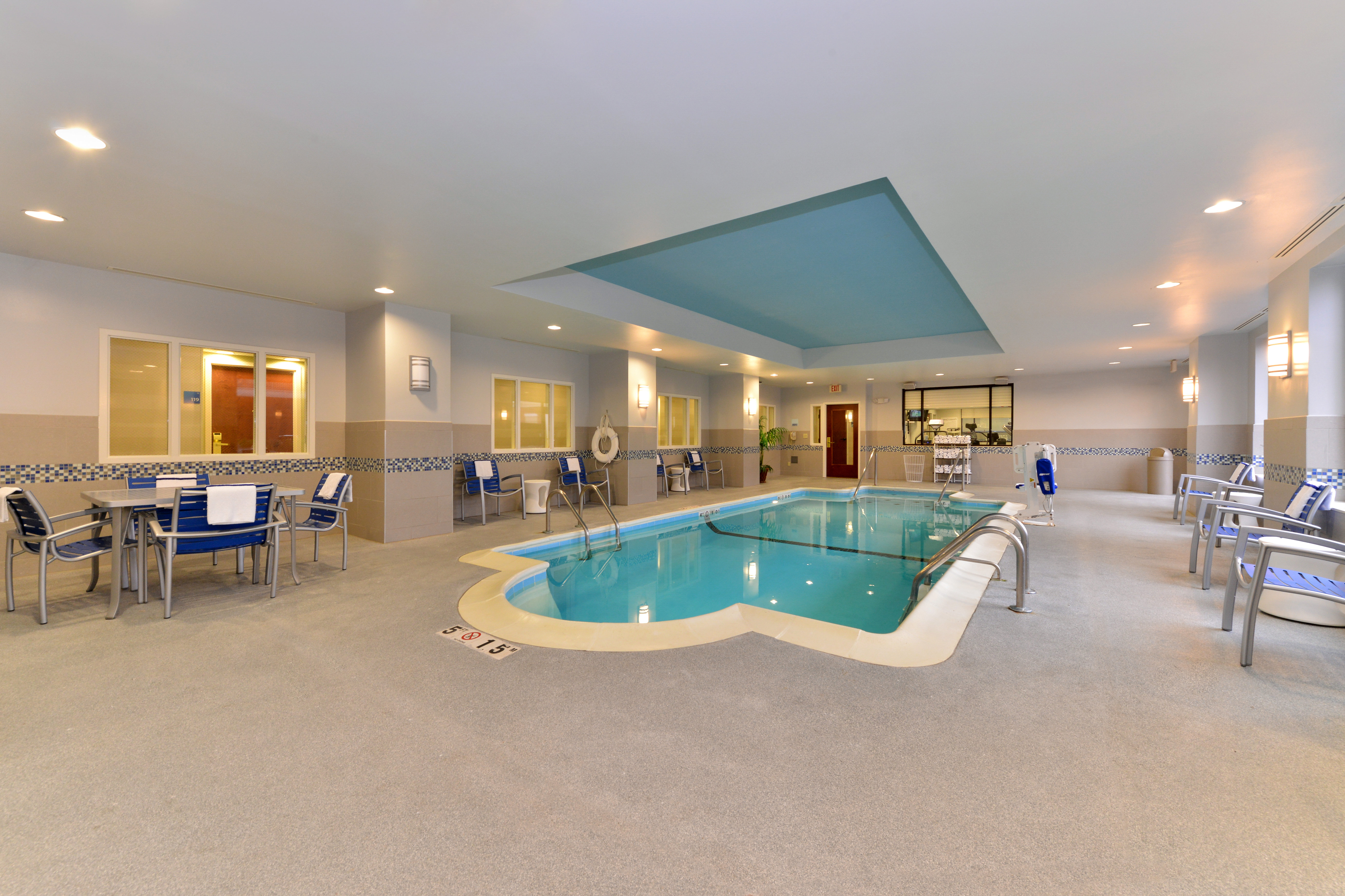 Holiday Inn Express Hotel and Suites Indianapolis Downtown Convention Center Area 36/48