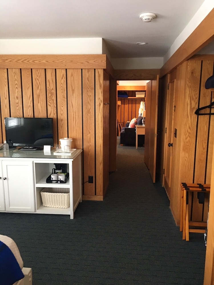 Leland Lodge 40/50