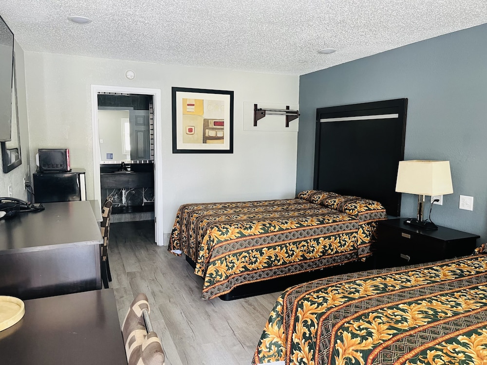 TOWN HOUSE MOTEL 47/61