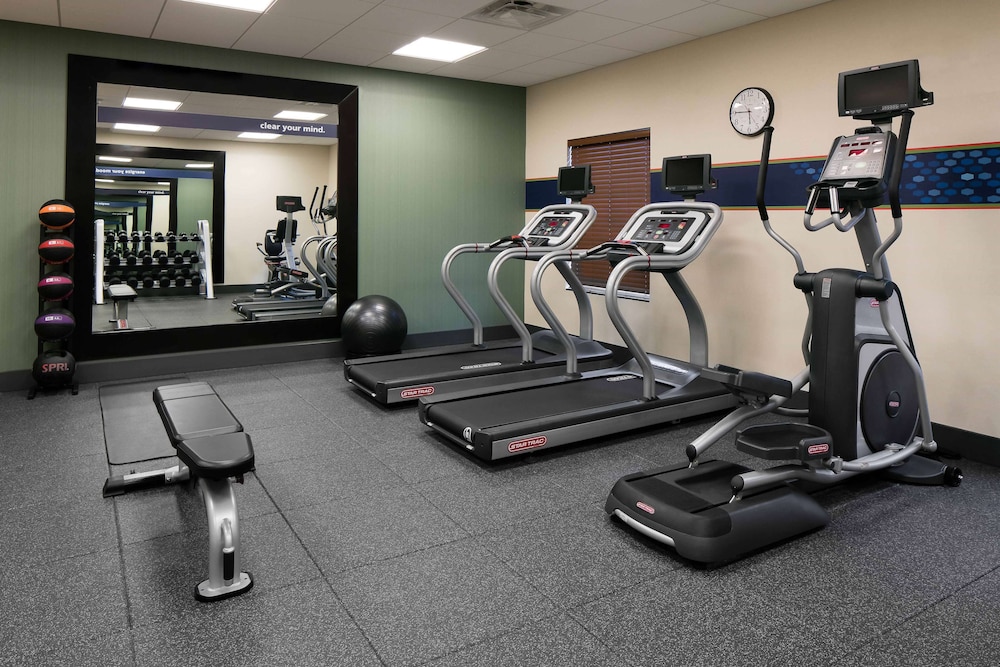 Hampton Inn And Suites Hudson Wi 17/38