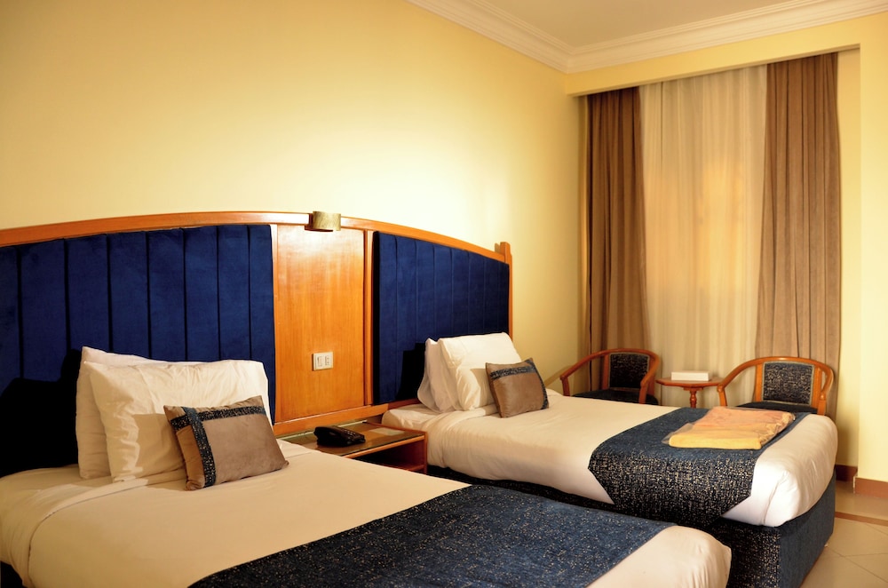 Dive Inn Resort 48/107