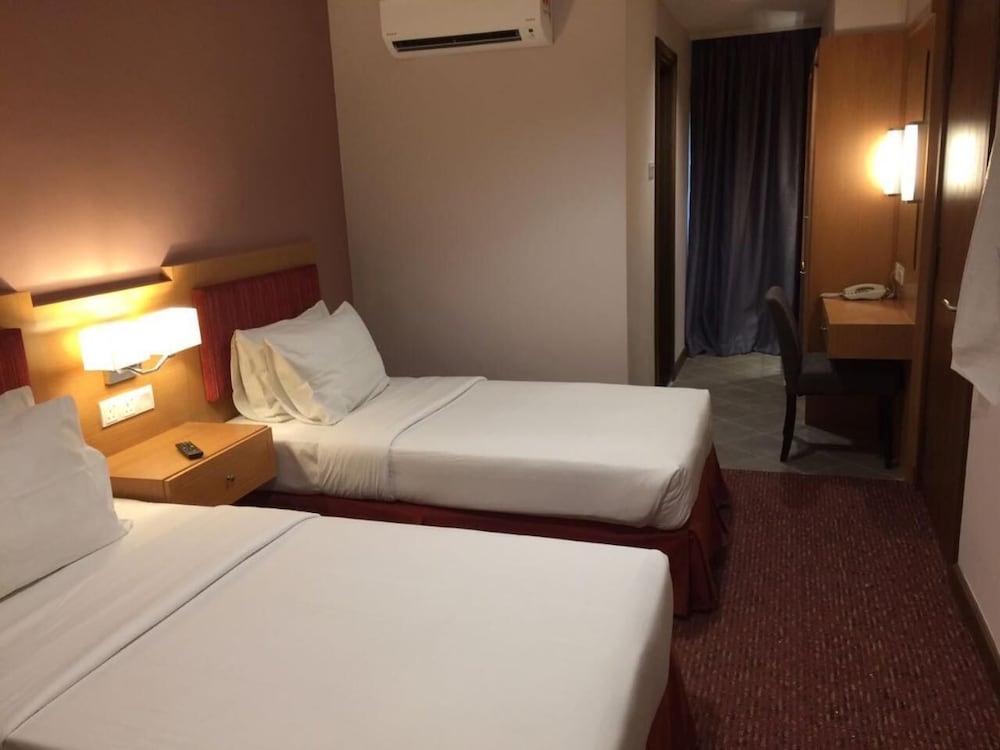 Jewels Hotel 16/46