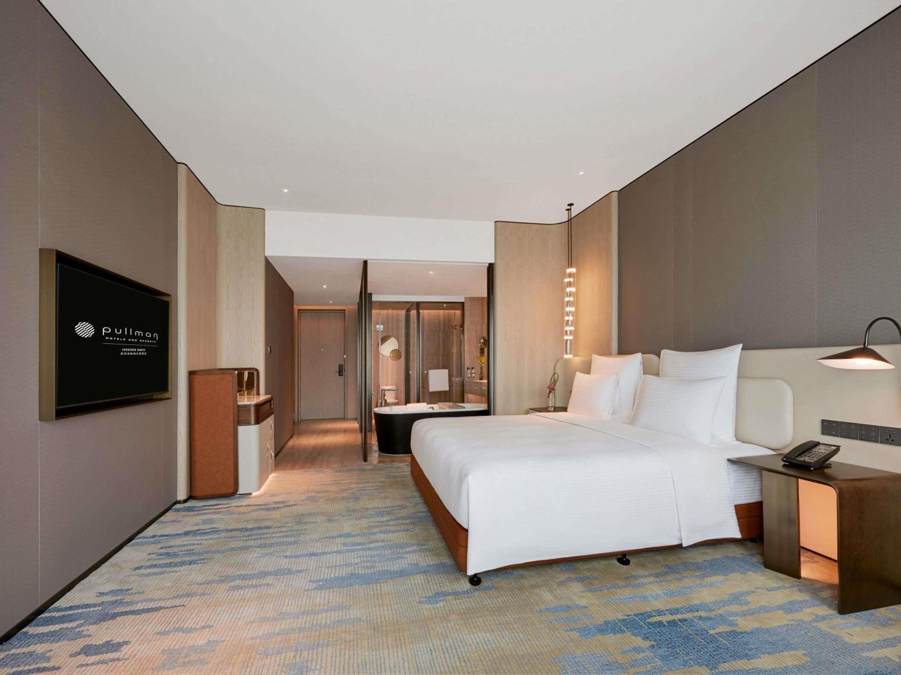 PREMIUM, DELUXE, KING BED, SKYLINE VIEW
