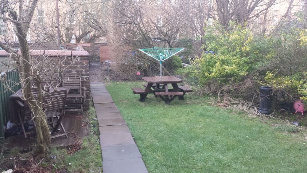 Glasgow Hampden Garden Apartment 8/10