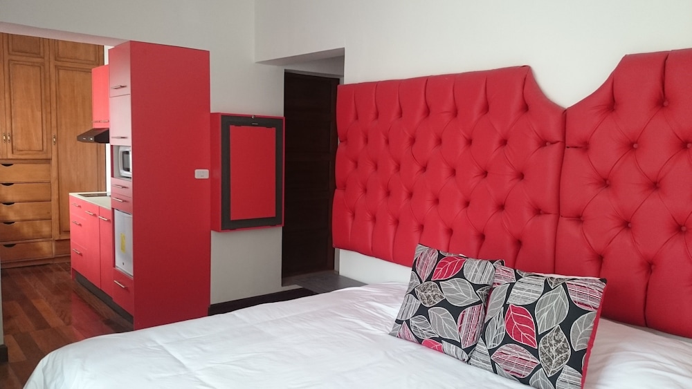 1 BEDROOM, PREMIUM, SUITE