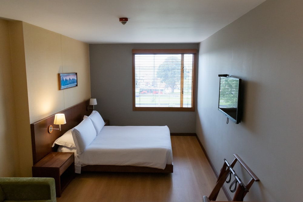 SUPERIOR, QUEEN BED