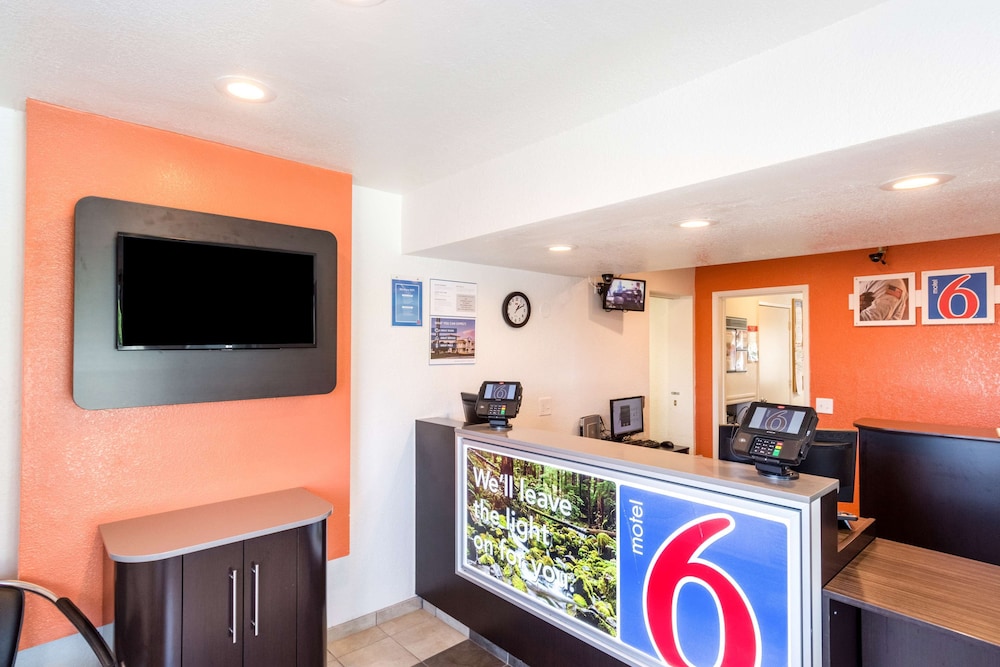 Motel6 Redding, CA - Central 30/47
