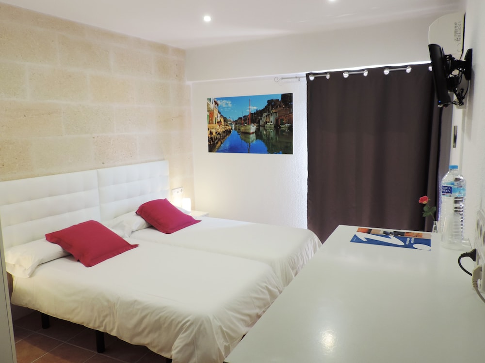 Marblau Hostal 13/50