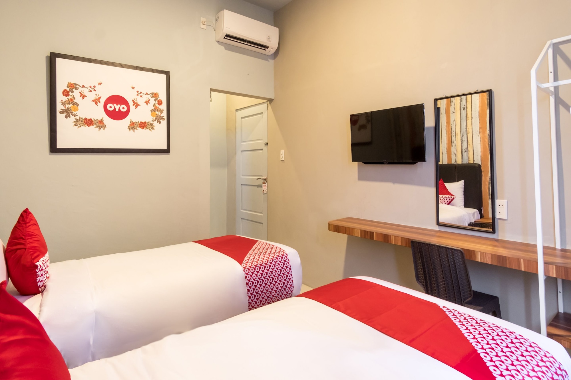 Deluxe, Twin Beds