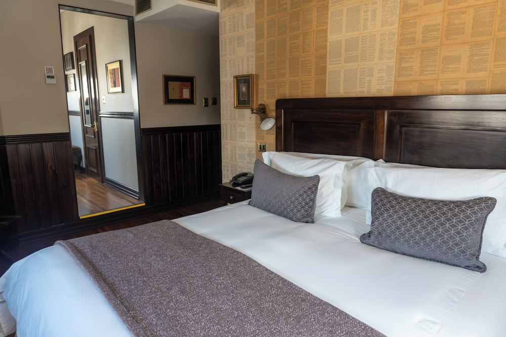 CLASSIC, QUEEN BED