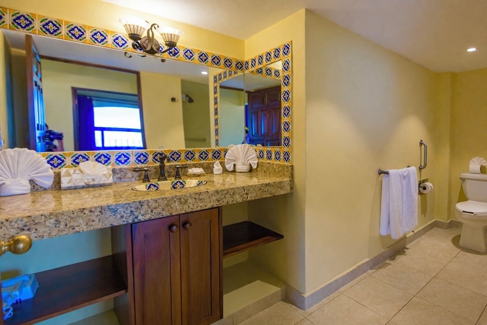 Lindo Mar Resort 49/50