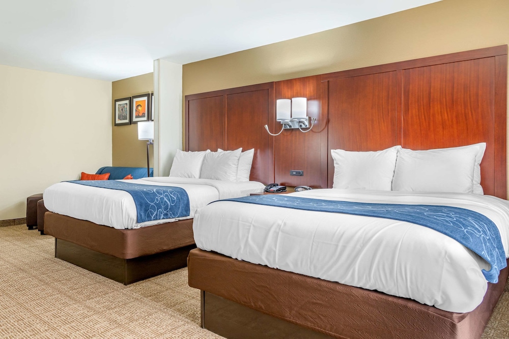 Comfort Suites Savannah Gateway I-95 8/38