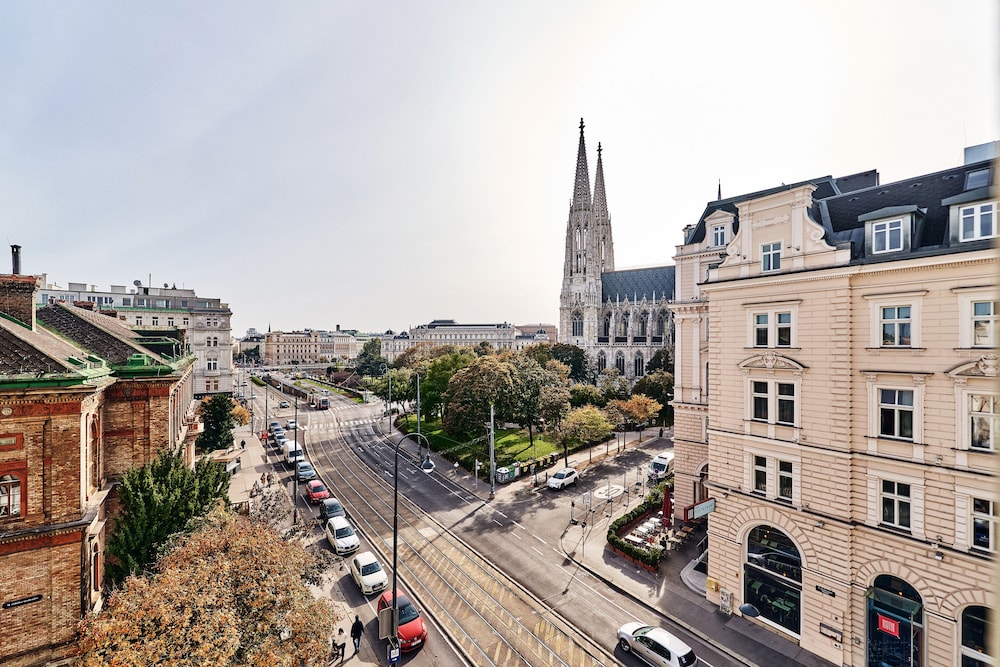 PENSION BARON AM SCHOTTENTOR HOTEL 46/50