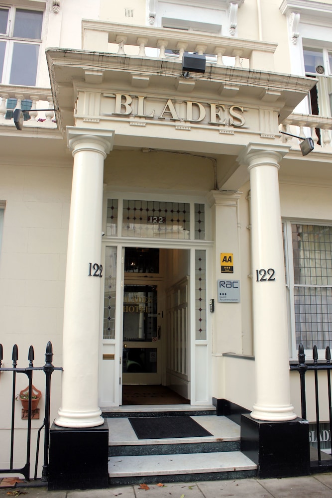 Blades Hotel 4/32