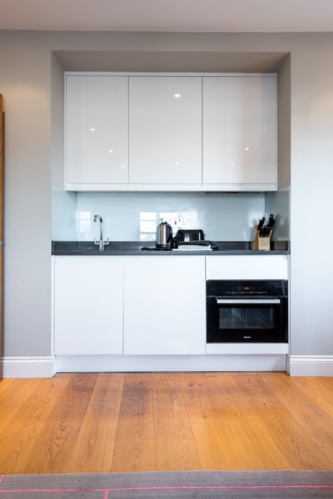 Nell Gwynn House Apartments 10/63