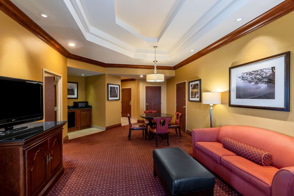 Wyndham Grand Oklahoma City Downtown 38/68