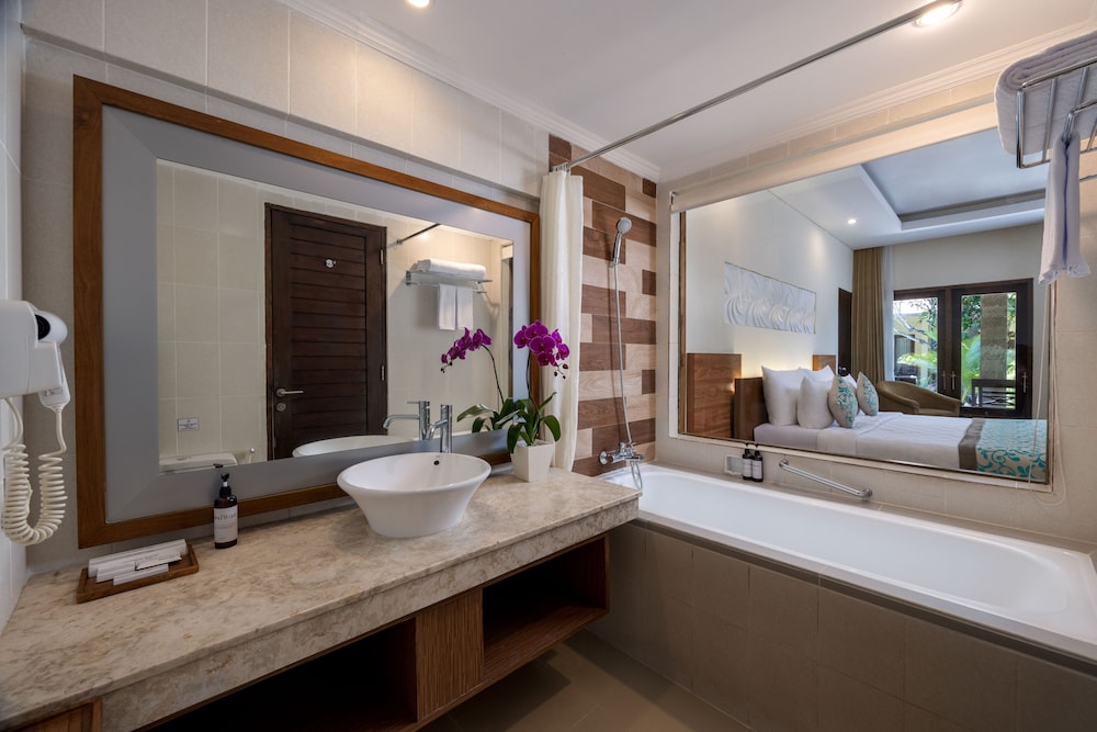 ADHI JAYA HOTEL 55/56