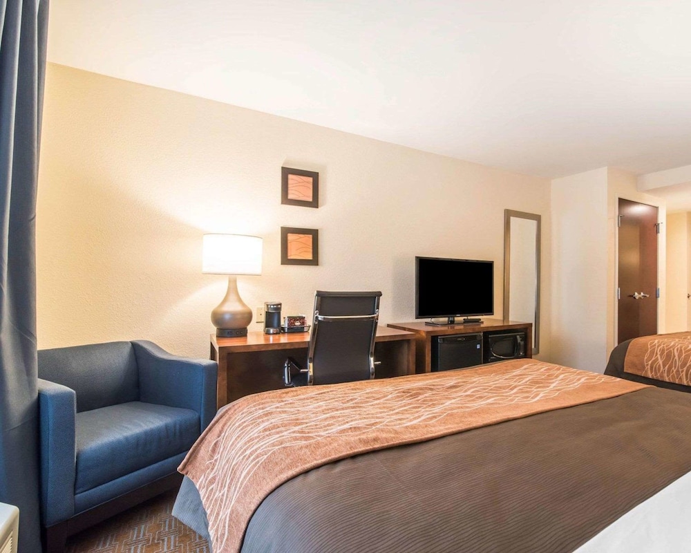 Comfort Inn & Suites Brattleboro I-91 19/47