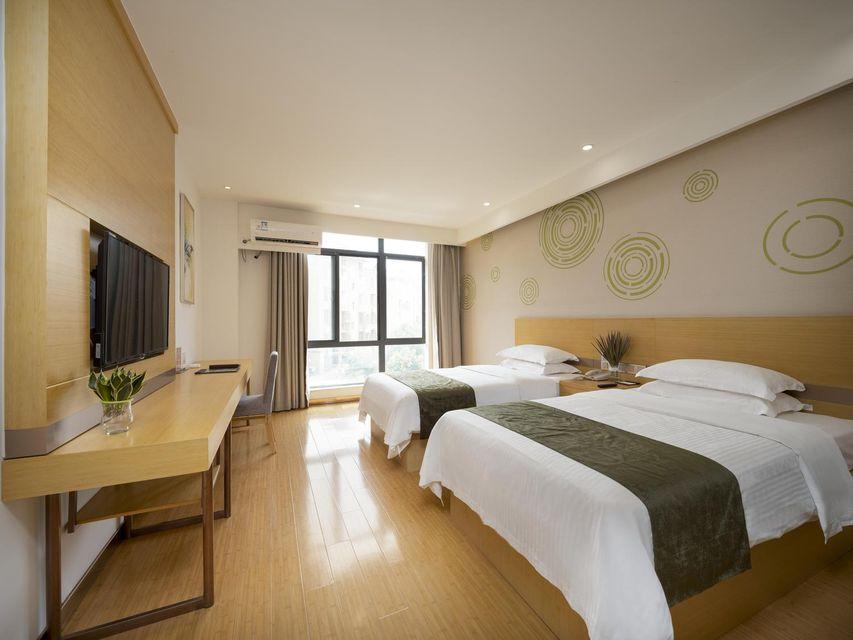 ROOM, TWIN BEDS