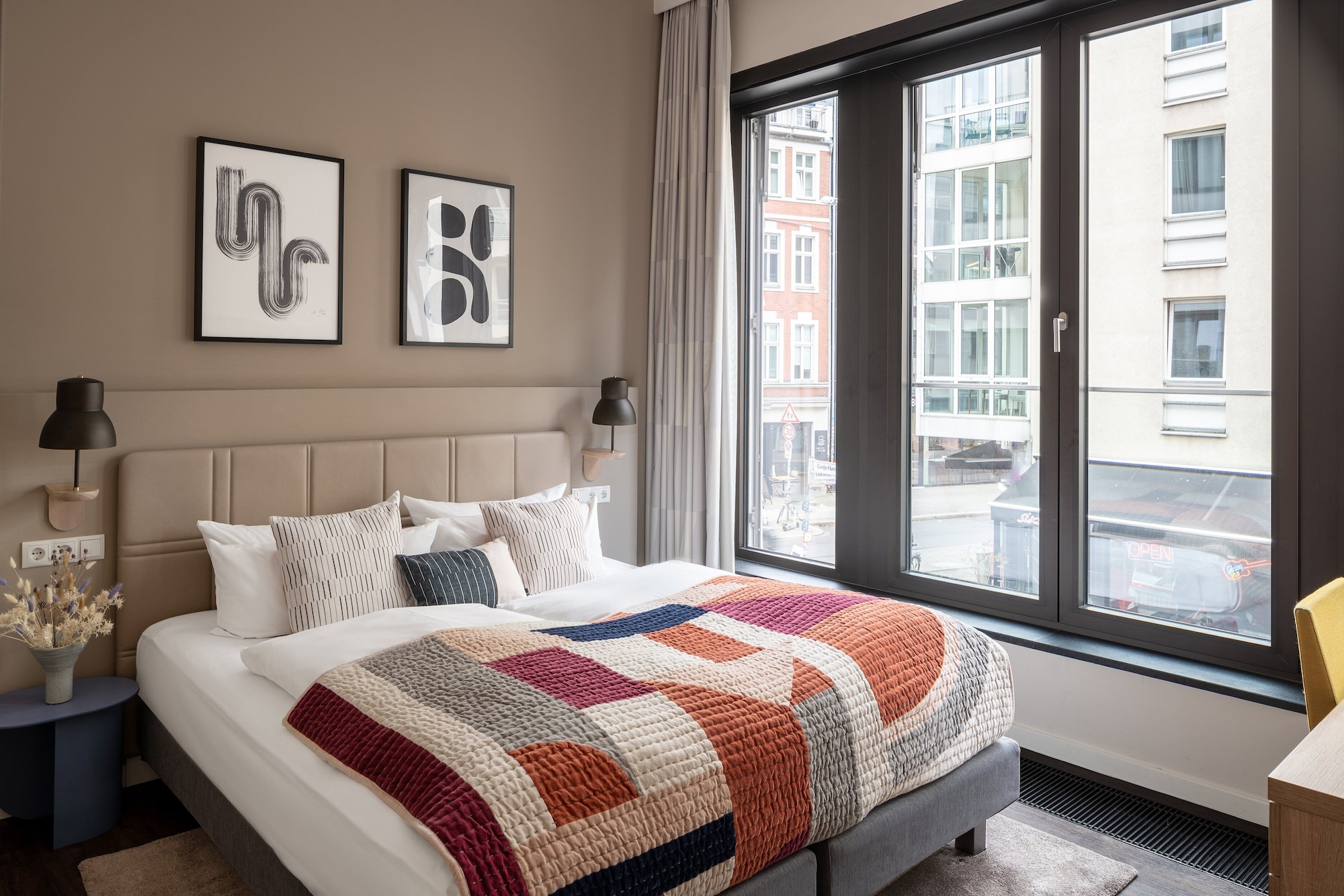 Medium, Queen Bed