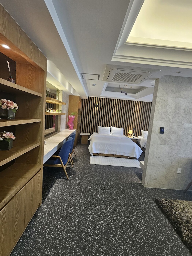 Bentley Hotel Chungjang 38/38