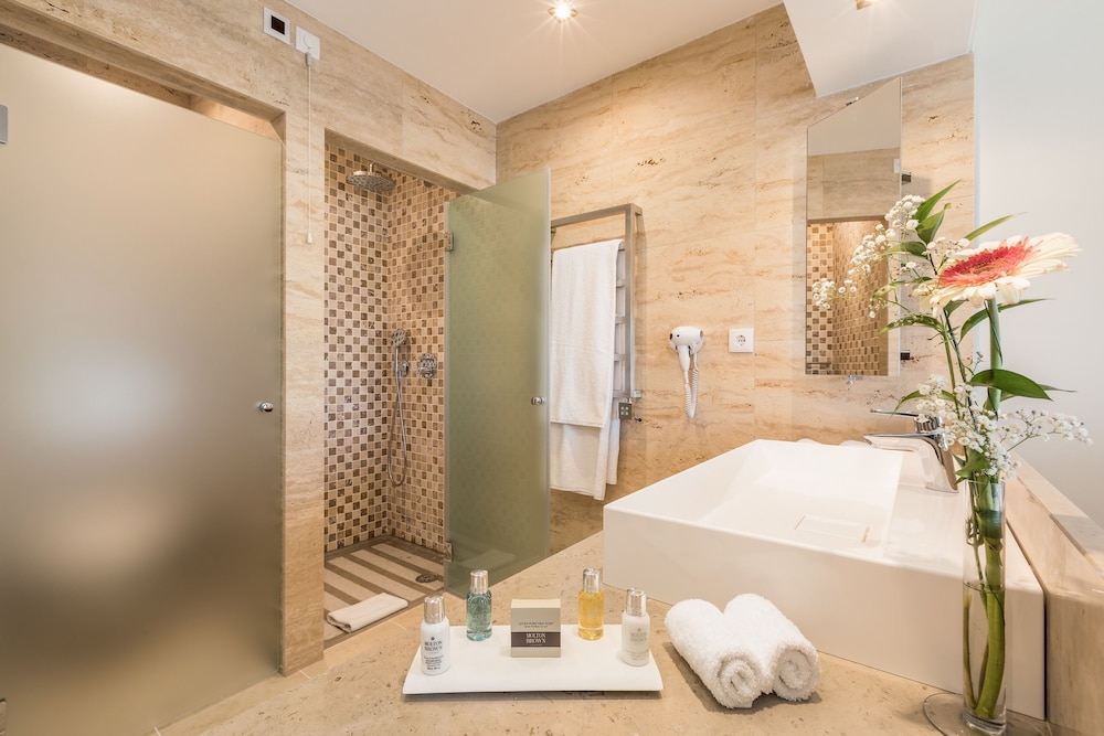 Caneiros Luxury House & Suites 3/67